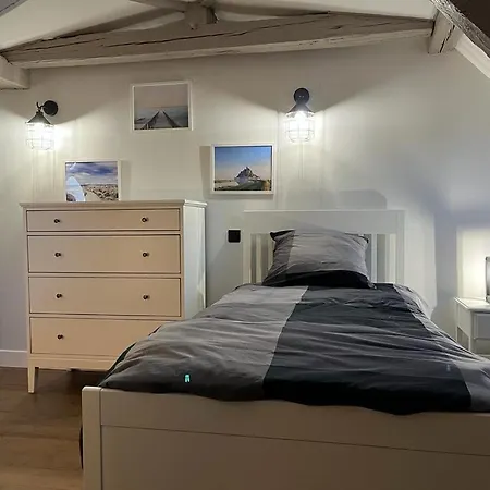Jolie Maison Proche Des Commerces Et De La 펜션 위스트르앙